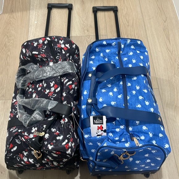 ❤️NWT!!!❤️Bioworld Mickey Mouse or Minnie Mouse Wheeled Duffle Bag. $99 each. - Picture 4 of 4